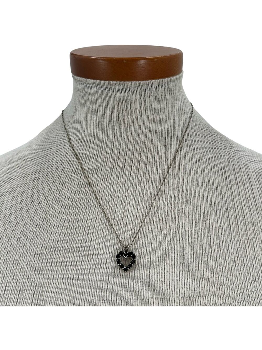 Vintage simple Sterling silver black gemstone heart necklace